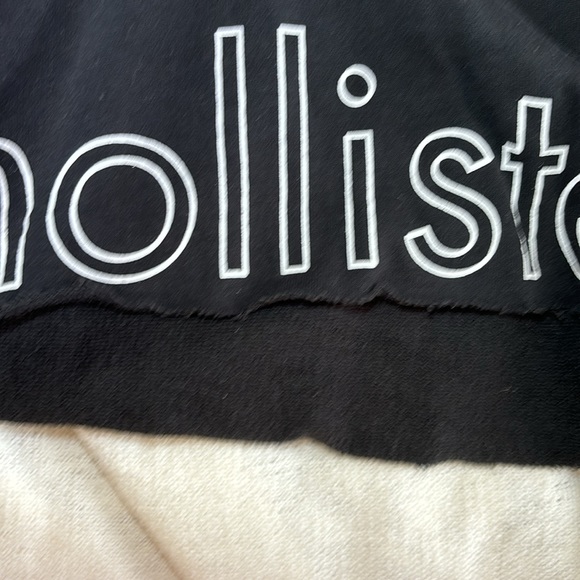 Cropped Hollister Hoodie in Black - Picture 4 of 4